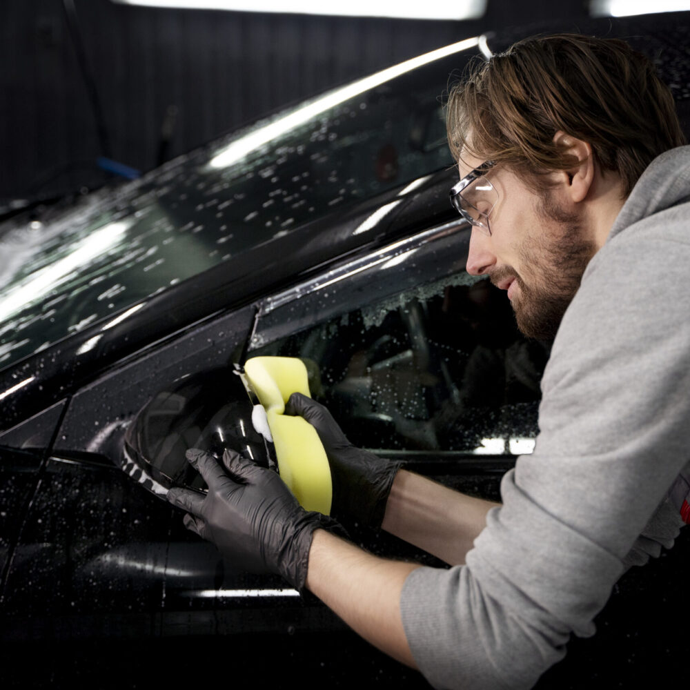 beautiful-car-washing-service